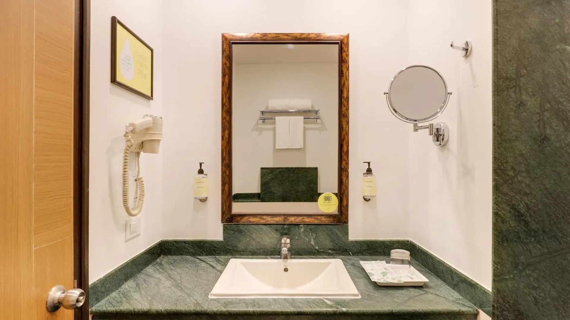 Lemon Tree Hotel Chandigarh 4*,  India