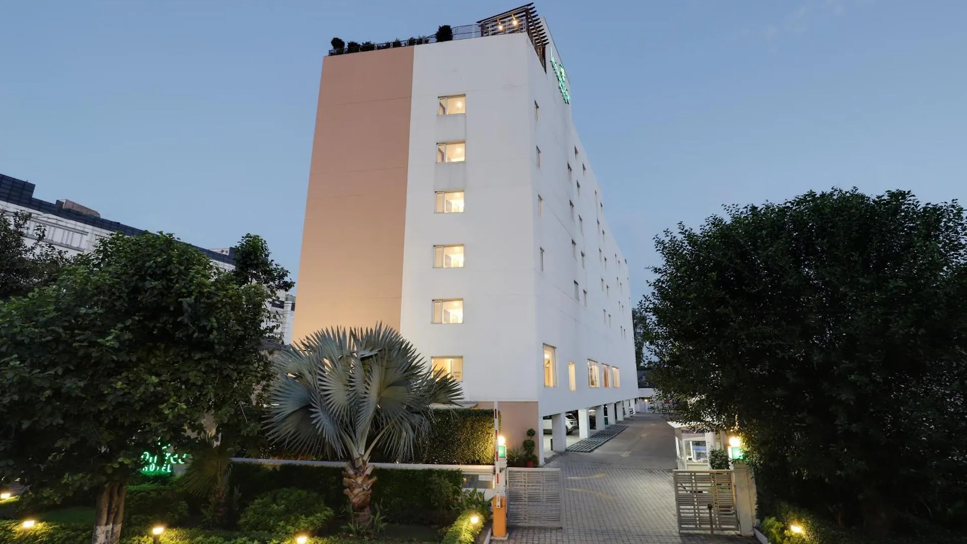 Lemon Tree Hotel Chandigarh 4*,  India